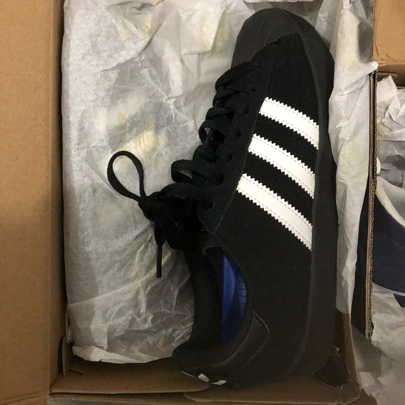 2 brand new Adidas sneaker - Picture 3 of 5